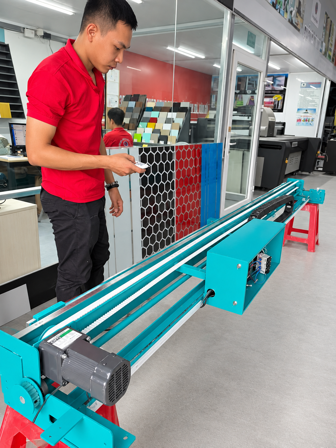 Máy phun sơn tự động SV03