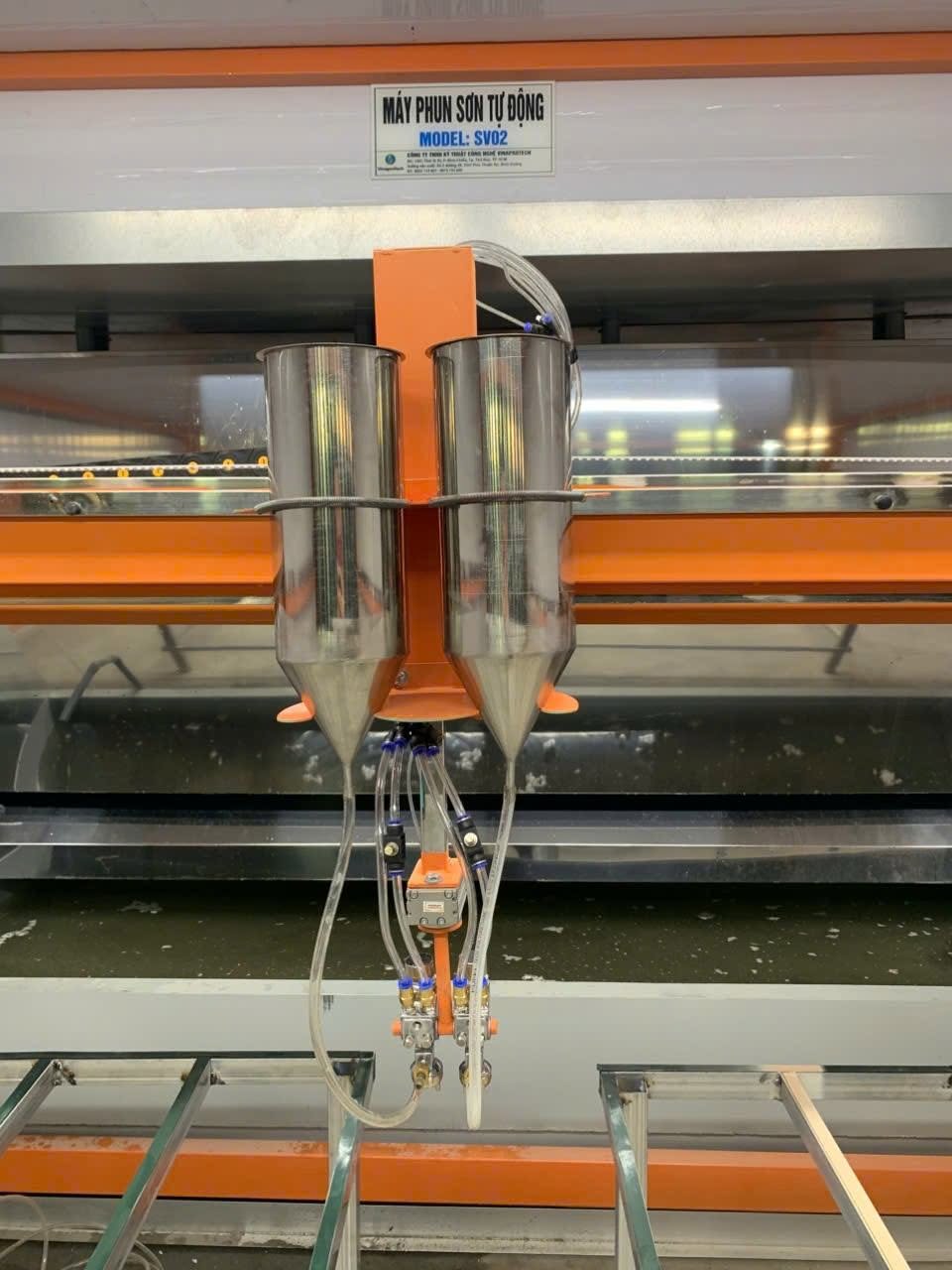 Cụm bình chứa và súng phun SV02 với tem model SV02 tại Tài Phúc