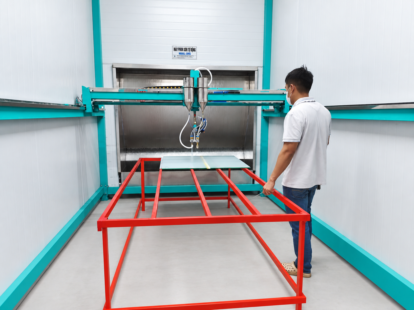 Máy phun sơn tự động hoàn thiện, vận hành thử tại xưởng sản xuất