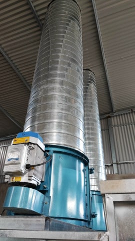 Bồn hút sơn màng nước inox với quạt hút lắp trên nóc bồn tại xưởng sản xuất